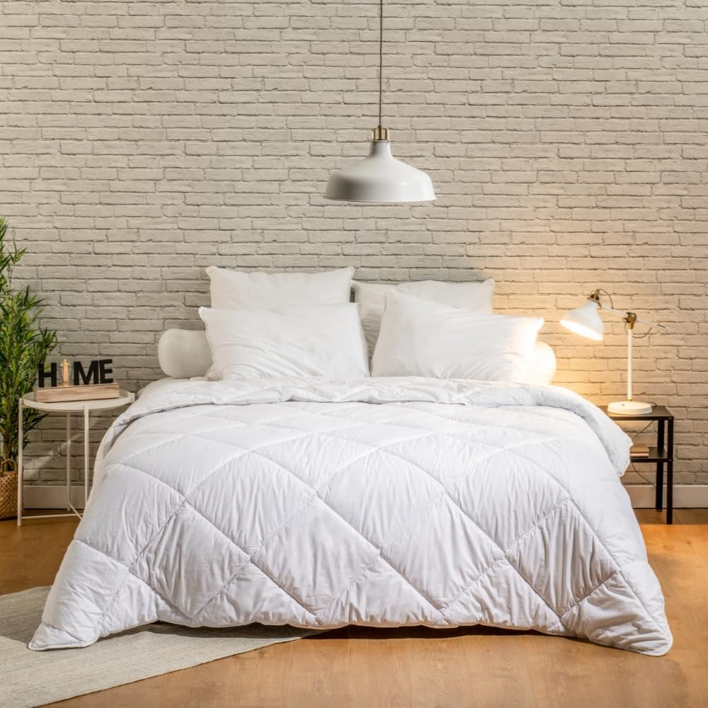 Couette chaude 220x240 lavable machine 95°C grand lit deux personnes blanche