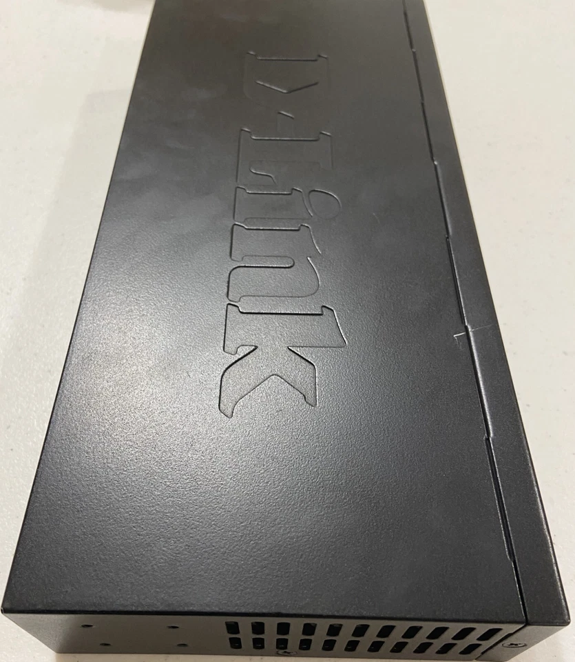 D-Link DSS-16+ 16-Port 10/100 Desktop Switch Unmanaged - Image 4 of 4