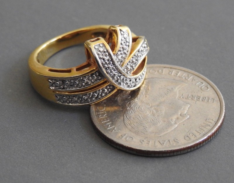 FANCY RING criss cross design gold and silver metal