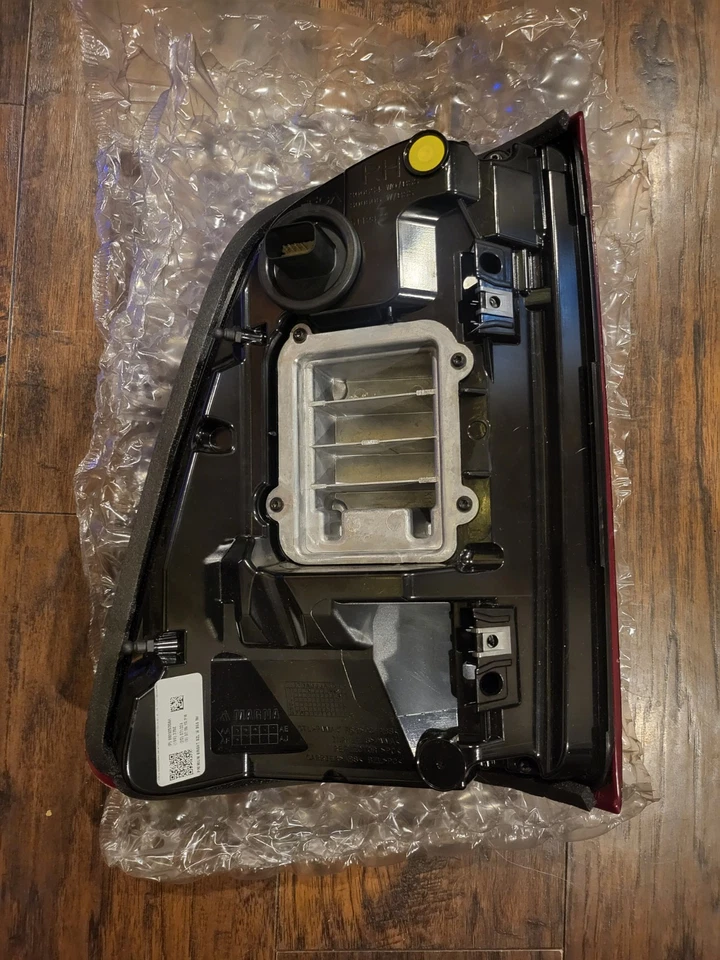 Dodge Ram 1500 2019-2024 OEM luz trasera LED (derecha/pasajero) #68262530AH Foto 2 de 4