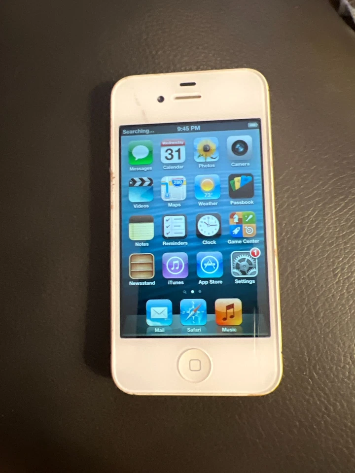 Apple iPhone 4s - 8 GB - White (Sprint) - Image 4 of 4