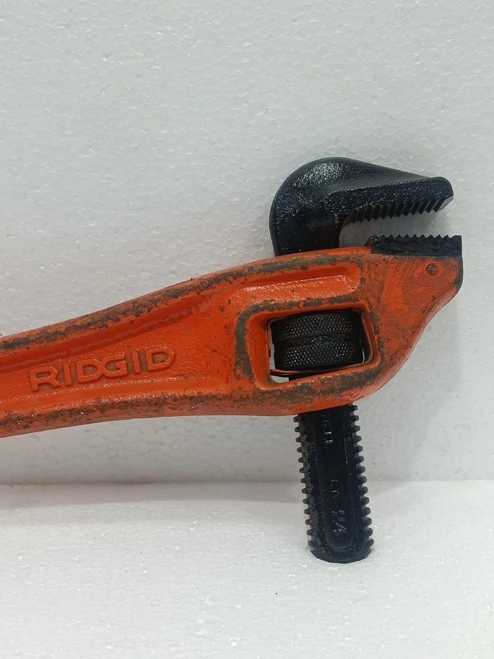 RIDGID 24 IN HEAVY DUTY STRAIGHT PIPE WRENCH MODEL 31030 CAST IRON USA MADE 24" - Image 4 of 4