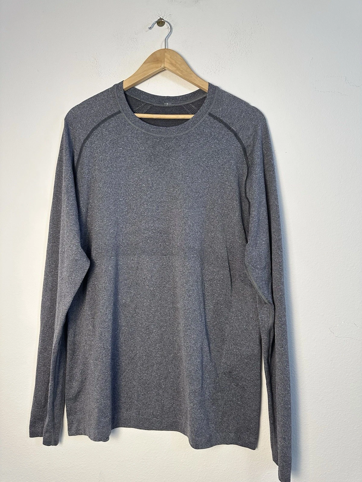 Lululemon Metal Vent Tech Long Sleeve Shirt Men's Size XL Gray