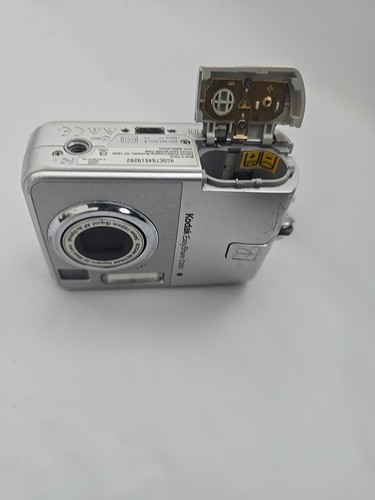 Kodak EasyShare C330 Digital Camera 4.0 Mega Pixels - Picture 3 of 5