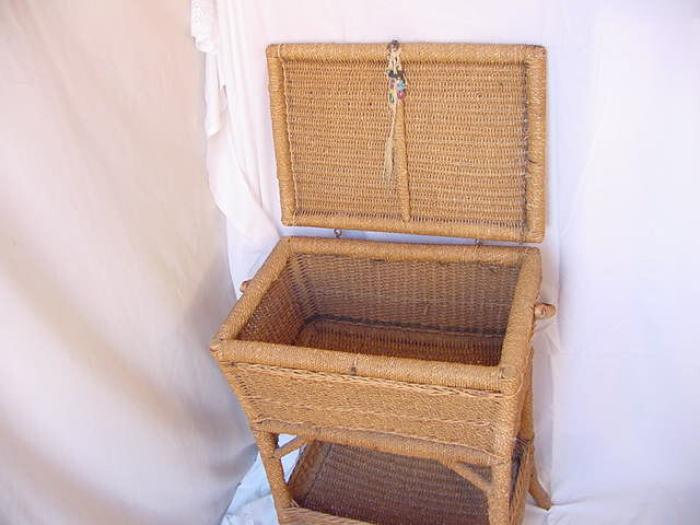ANTIQUE 1890s OLD VICTORIAN WICKER SEWING BASKET VINTAGE FURNITURE CHEST TABLE