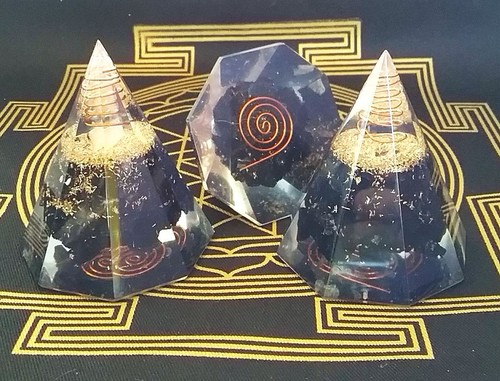 ORGONE Tower Buster BLACK TOURMALINE Pyramid With Copper Coil,Orgone EMF Pyramid - Picture 4 of 4