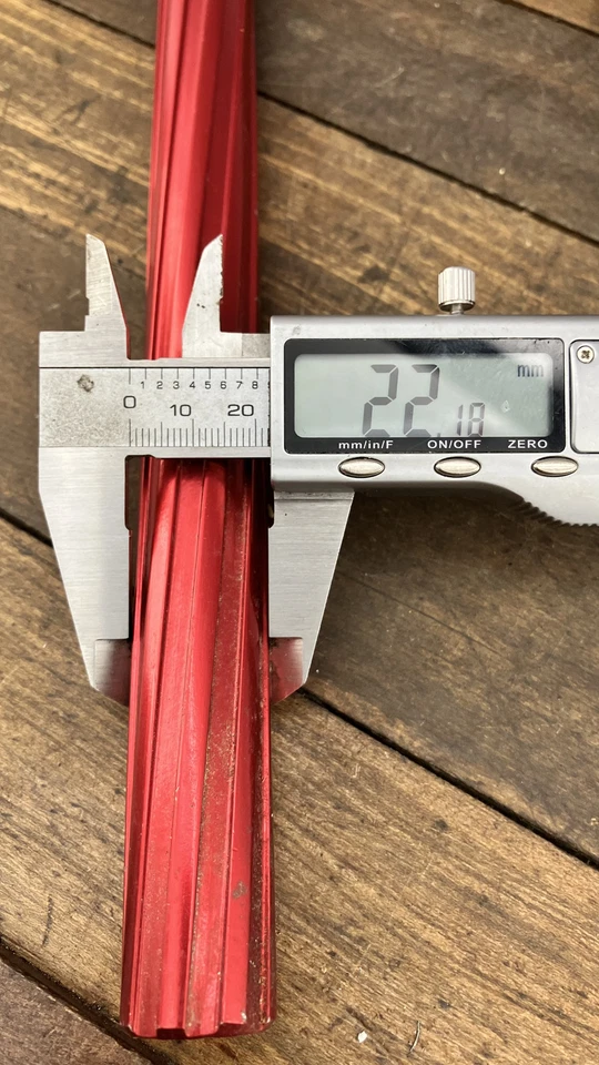 Tija de sillín BMX acanalada vintage roja torcida retorcida 22,2 nueva aleación años 70 80 poste Foto 4 de 4
