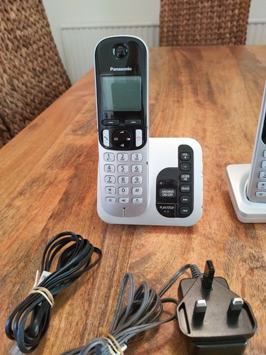 Panasonic KX-TGC220E Trio Phone Set Answer Machine Cordless , Need Batteries - Zdjęcie 2 z 5