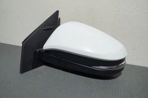 2014-2018 TOYOTA RAV4 LEFT HAND DRIVER SIDE MIRROR POWER TURN SIGNAL WHITE