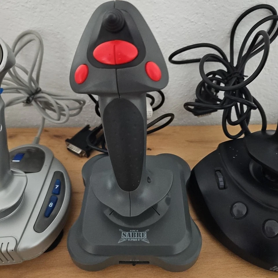 Joystick Controller für Konsolen Atari Commodore Amiga Sega 5 Stück Ungetestet  - Bild 4 von 4