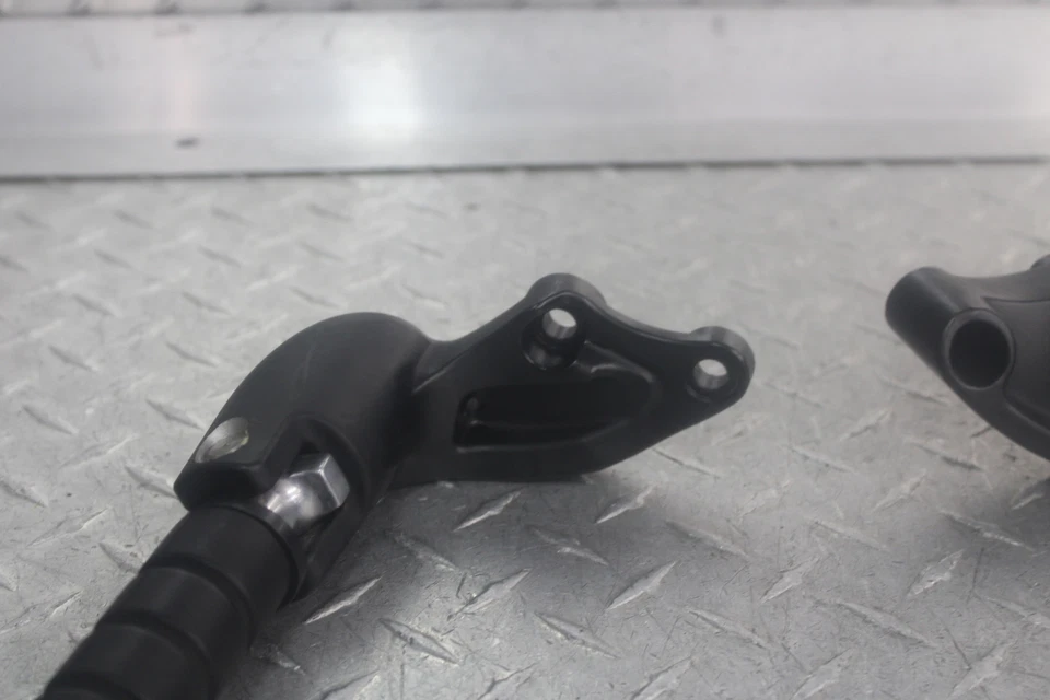 CONJUNTO DE PINOS TRASEIROS 2017 INDIAN SCOUT SIXTY  - Imagem 2 de 4