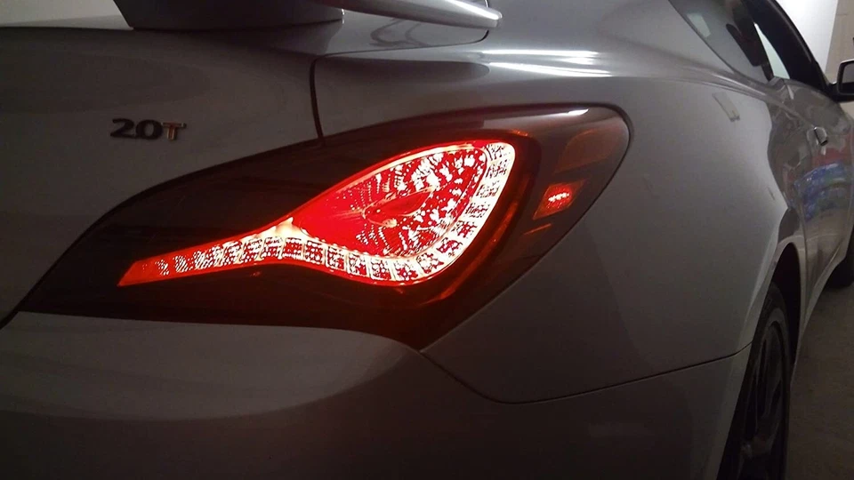 Película envolvente de vinilo VViViD tinte negro oscuro para faros traseros tinte liberación de aire Foto 3 de 4