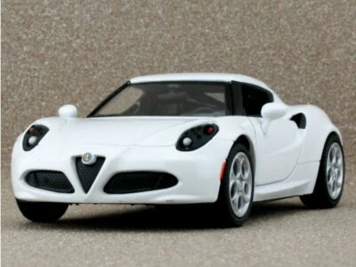 ALFA ROMEO 4C - white - MotorMax 1:24 - Bild 1 von 2