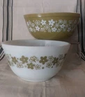 2 Vintage Pyrex Spring Blossom Crazy Daisy Mixing Bowls. # 403 2.5qt. #402 1.5qt