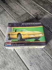 Monogram  87 Corvette Roadster Model Kit 1/24
