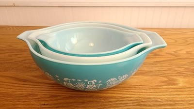 Vintage Pyrex Amish Blue Butterprint Cinderella Nesting Bowls Set of 3