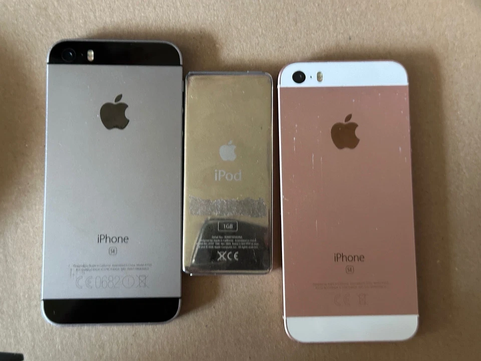 Apple iPod 1st Generation Nano 1GB A1137 + 2x iPhone SE A1723 (CLEARANCE) - Image 2 of 2