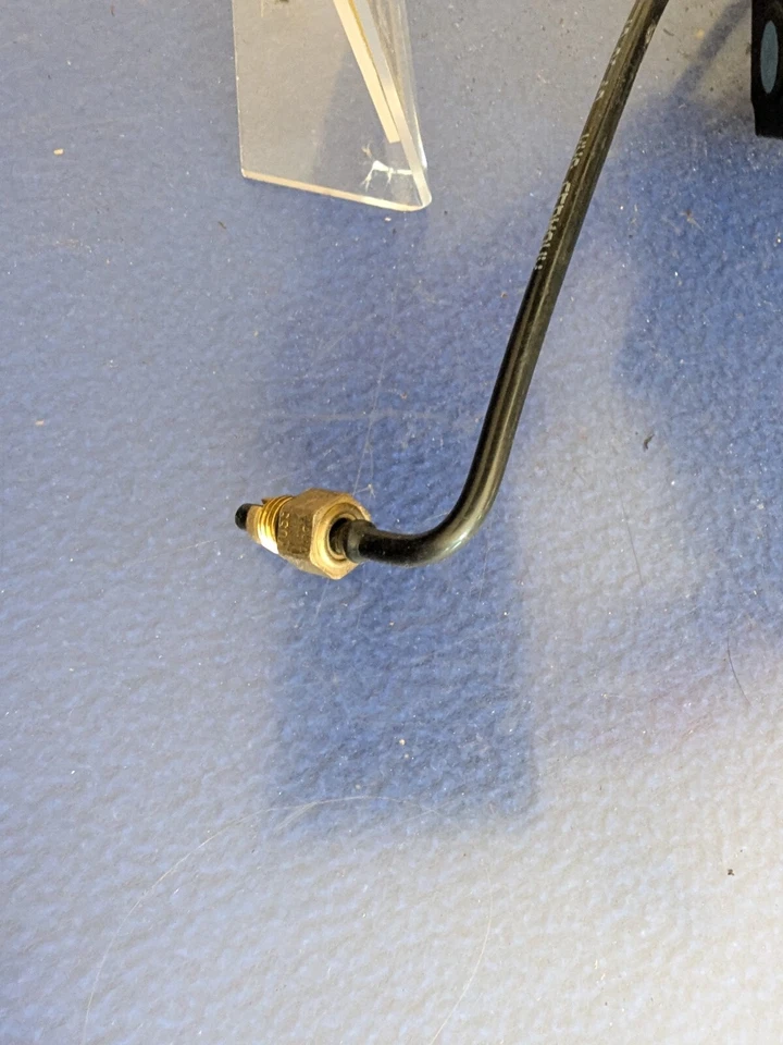 08-14 BMW X6 (E71) BLOCO DE VÁLVULA DE CONTROLE DE PRESSÃO SUSPENSÃO A AR 37206789937 - Imagem 3 de 4