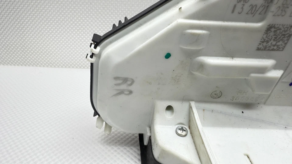 Actuador de bloqueo de pestillo de puerta trasera derecha Audi Q5 SQ5 2018-2025 4G0839016 OEM Foto 4 de 4