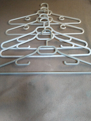 5 Kleiderbügel hellgrau nuanciert (Hangers light grey nuanced)