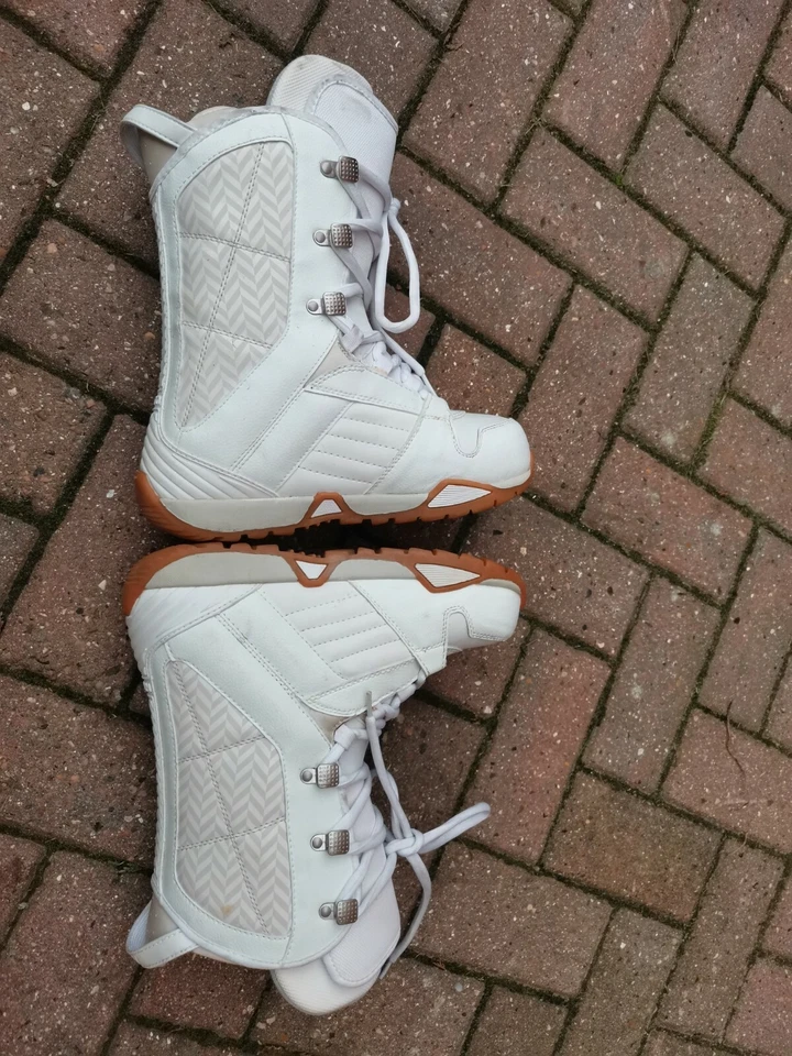 Excellent Condition Nitro Ladies Snowboard Boots Size uk 7.5 - Image 2 of 4