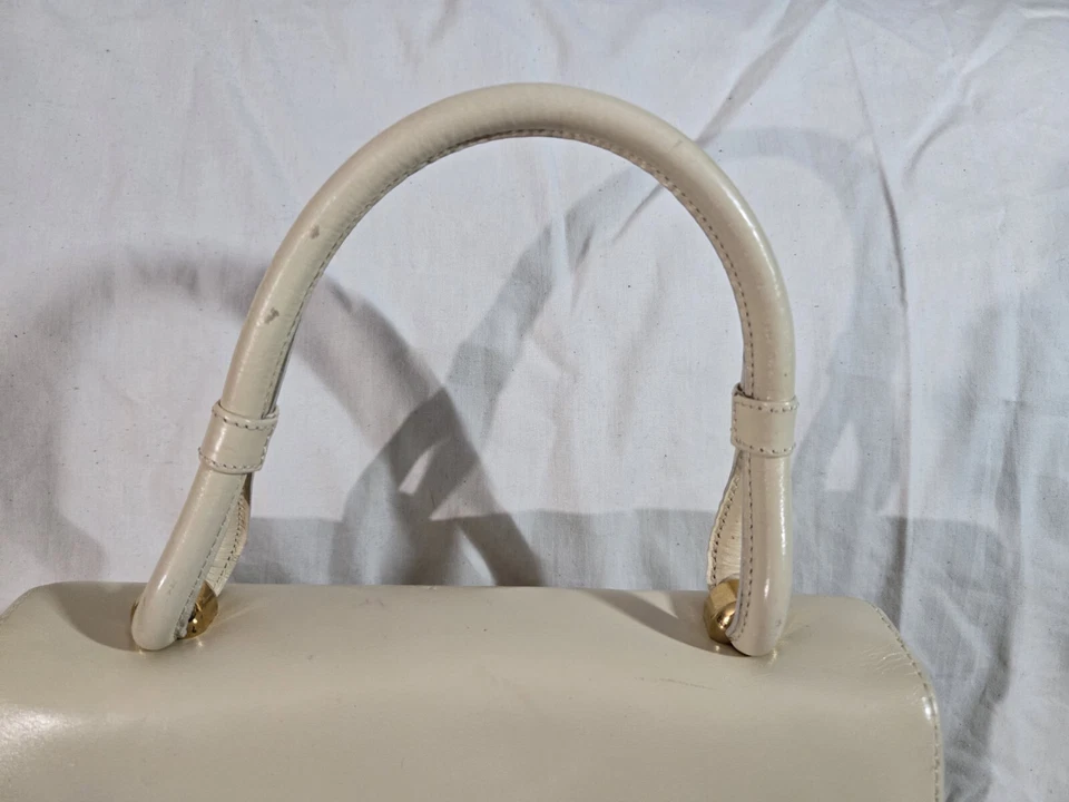 Bolsa de mão vintage Loewe creme marfim pele de bezerro couro fecho aba fecho dourado  - Imagem 4 de 4