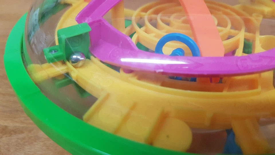 Original Playtastic 720°-Geschicklichkeits-Spiel UFO Labyrinth (3D) - Bild 3 von 4