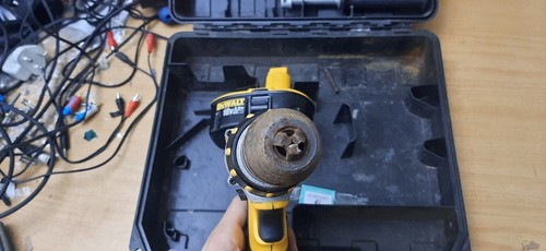 Dewalt DC925 cordless combi hammer drill and Ni-CD Battery w case and handle (6) - Picture 9 of 16