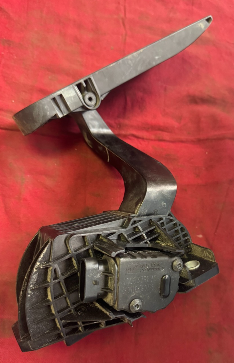 Paccar FUEL, ACCELERATOR Throttle Pedal D21-6021-300, WILLIAMS
