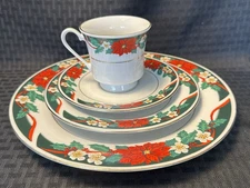 Deck the Halls by Tienshan Fine China 16 Piece Set - Service for Four with box