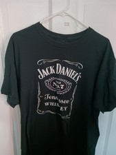 Jack Daniels, Tennessee Whiskey Men  s Size Large Black T-Shirt OLD NO.7     