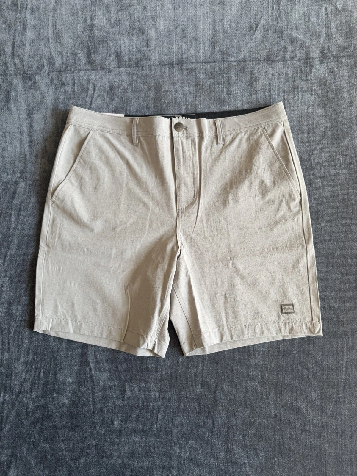 billabong men's hybrid shorts 18" Light grey size 34 NEW WITH TAGS