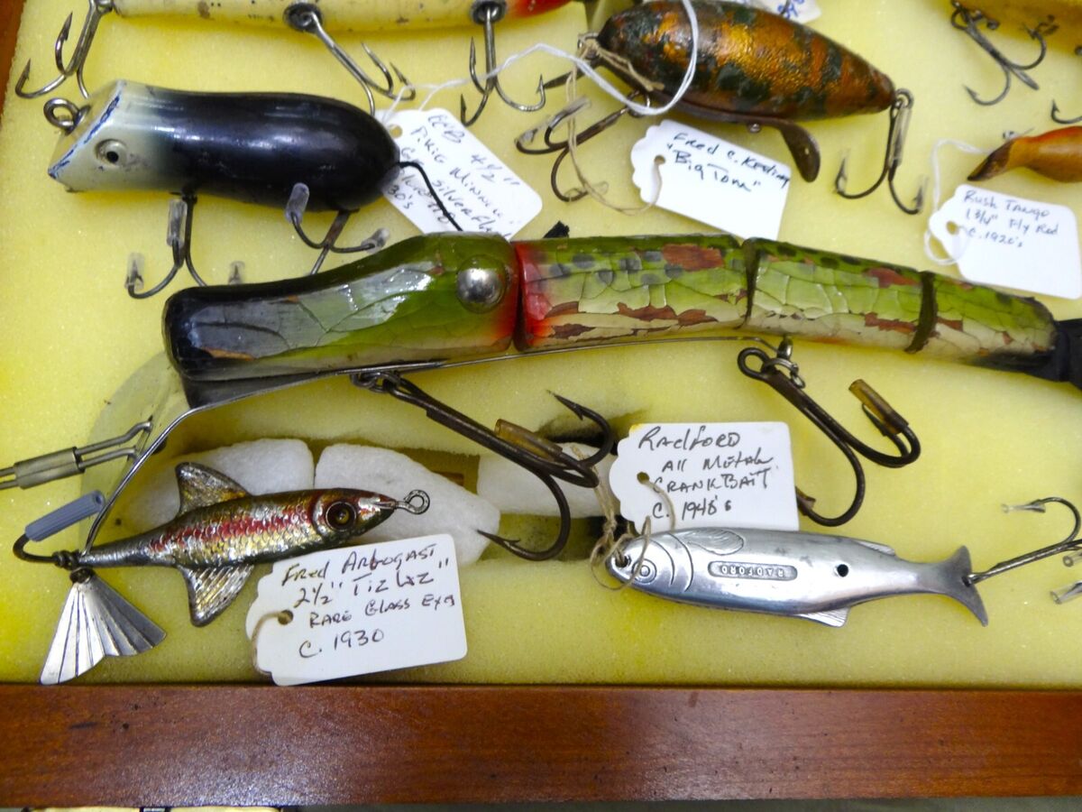 Lot of 18 Vintage Fishing Lures, Heddon/Keeling/Moonlight Lot of 18 Vintage Fishing Lures, Heddon/Keeling/Moonlight