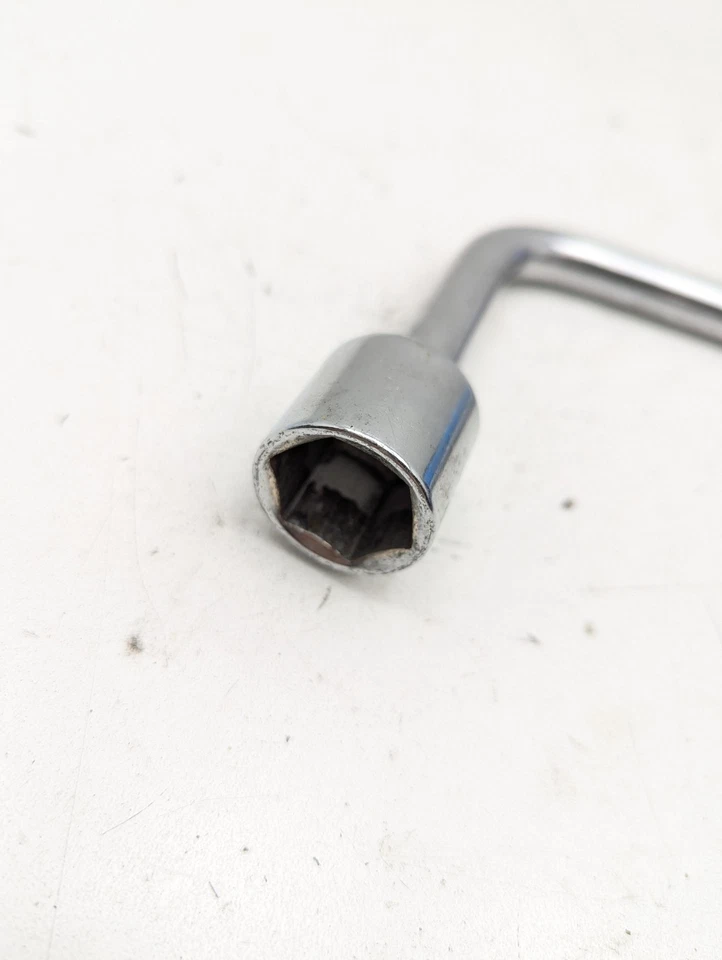 1998-2000 Lexus LS400 Lug Nut Wrench OEM - Image 2 of 4