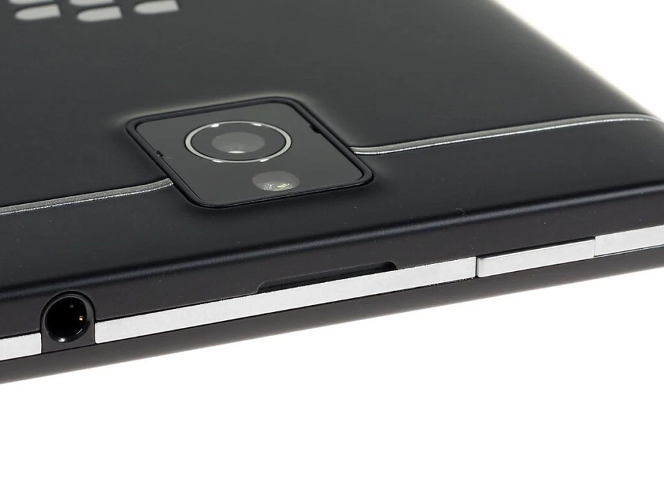 Brand NEW --BlackBerry Passport Q30 (SQW100-1) 32GB 3GB RAM Unlocked Smartphone - Image 3 of 4