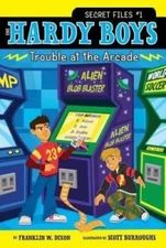 TROUBLE AT THE ARCADE (HARDY BOYS: SECRET FILES (QUALITY) 01)   Di - GOOD