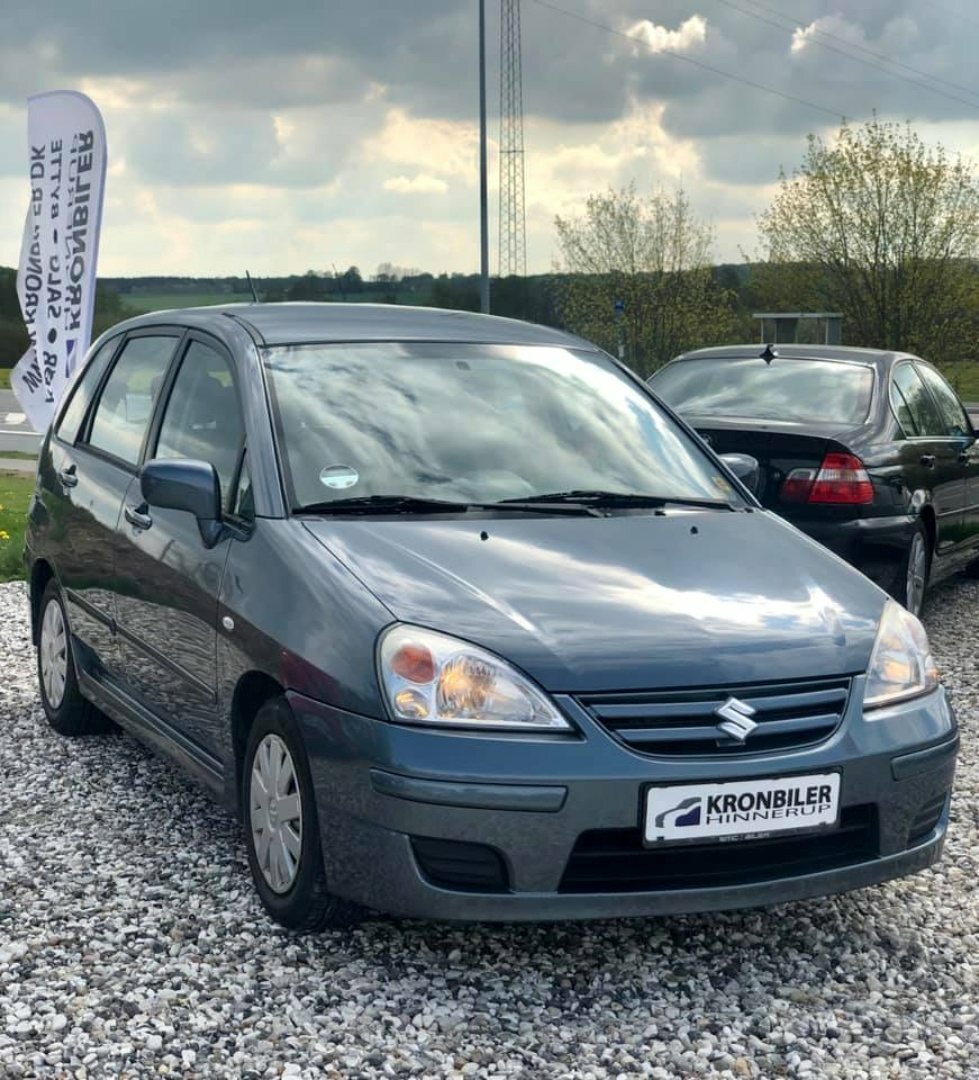 Suzuki liana сзади