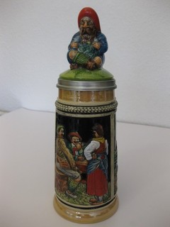 Bierkrug DRM Zinndeckel mit Figur Relief 0 5 Liter