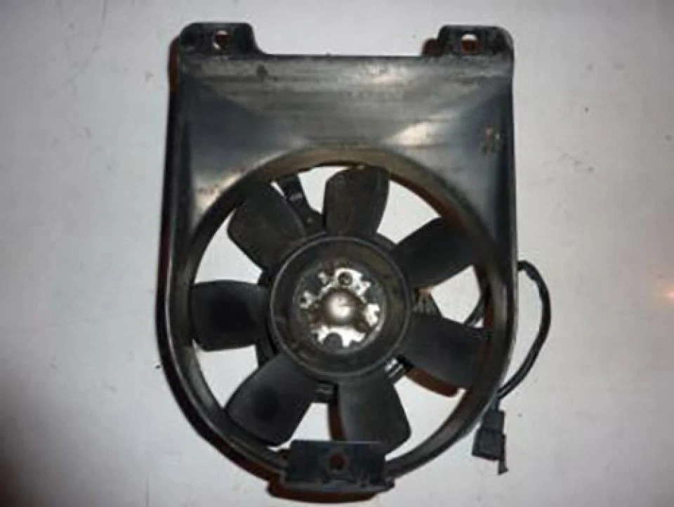 Ventilateur origine pour Moto Yamaha 750 FZ Après 1986 Occasion - Photo 1/1