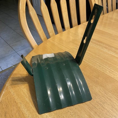 Vintage 1960's Classic Green Stamped Steel Metal Garden Hose Hanger Wall Rack - Picture 2 of 11