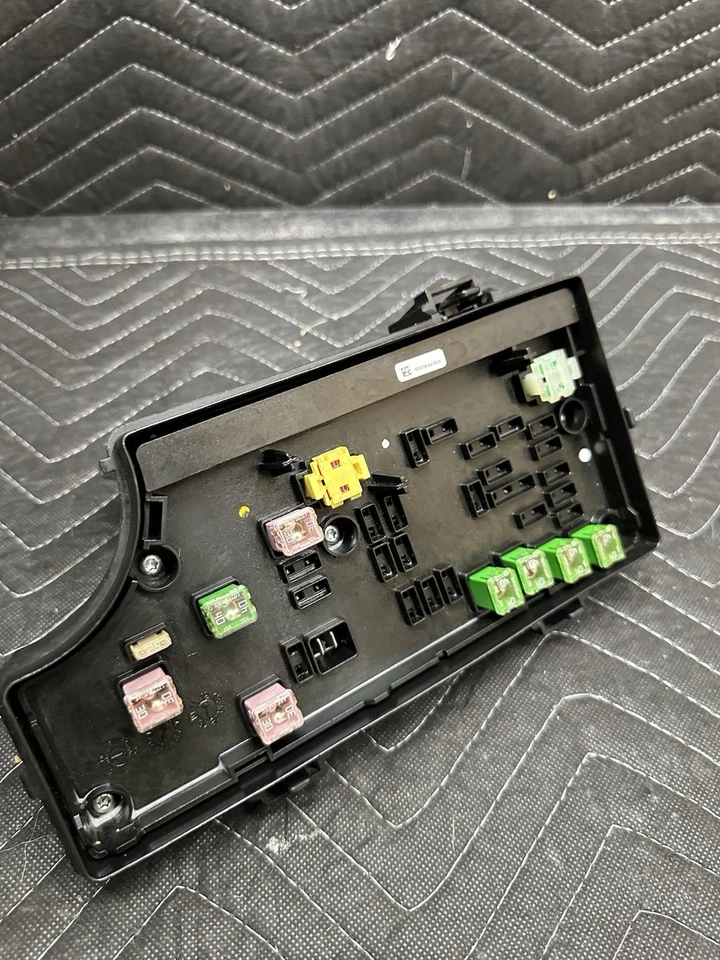 Dodge Avenger Chrysler 200 2011-2014 caja de fusibles módulo de control de carrocería P04692346AE Foto 3 de 4