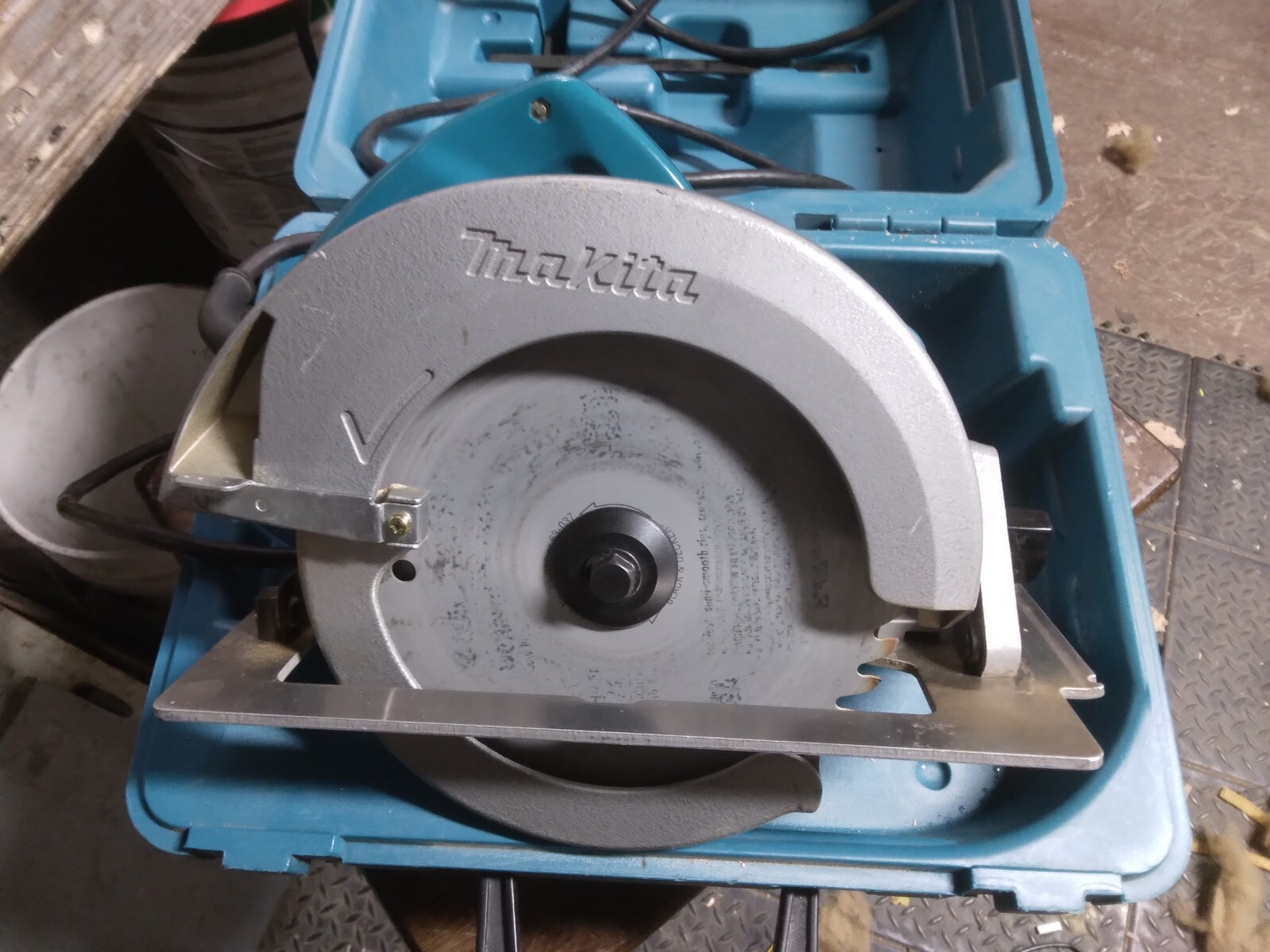 MIKITA 5007NB Circular Saw Cross Cut with Case Corded 7 1/4" 5800 RPM