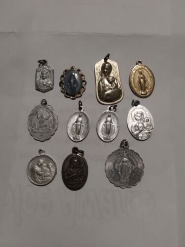 LOTTO vintage antico cattolico e altre medaglie di 11 medaglie/ciondoli  - Foto 1 di 14
