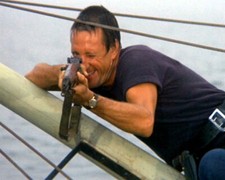 Jaws Roy Scheider Holding Rifle 8x10 Picture Celebrity Print