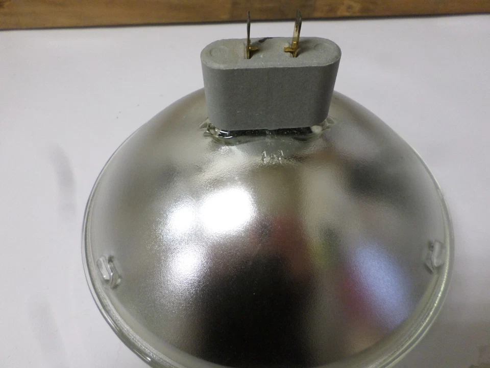 General Electric Narrow Spot 500W 500PAR64/NSP  Prong Quartz 120V - Image 3 of 4