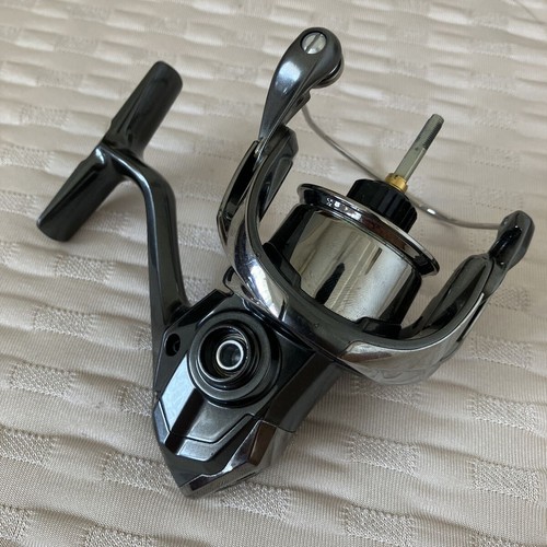 SHIMANO 20 Twin Power C3000MHG Fishing Spinning Reel Body Only From Japan Used - Picture 11 of 12