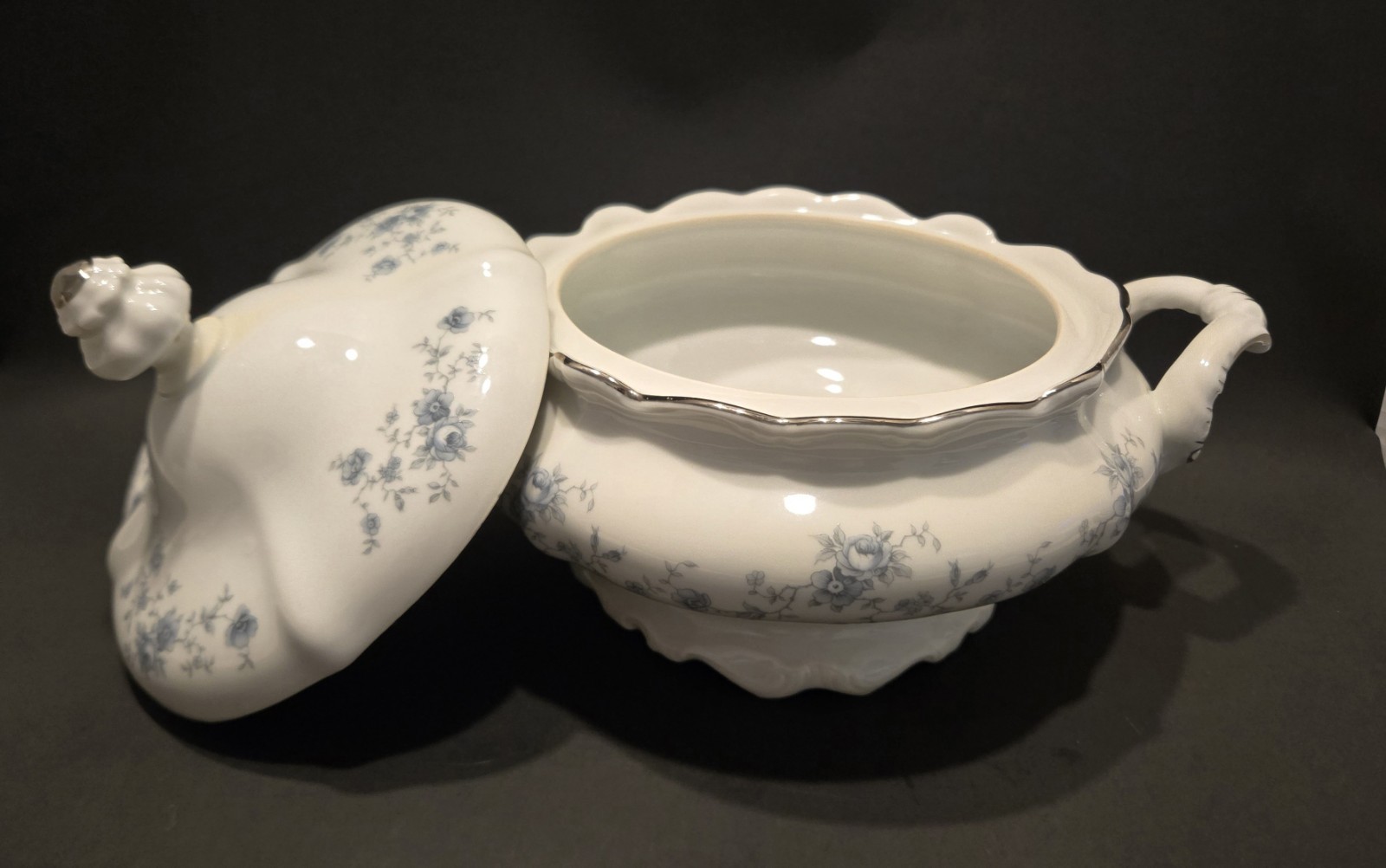 Johann Haviland Covered Vegetable Dish Bavaria Germany Blue Garland Granny Core