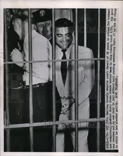 1951 Press Photo Harry Gross smiles behind bars as he awaits his sentencing day