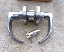 FALCON T521BD QUA 626 T- COMERICAL OFFICE DOOR LOCK LATCH HANDLE LEVER KNOB: m32