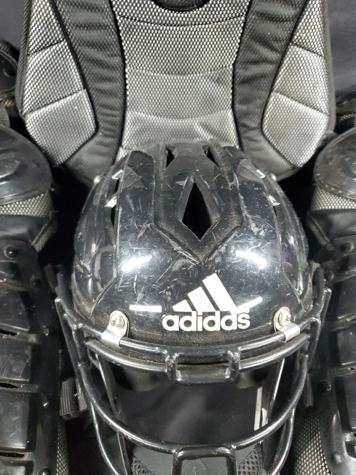 Equipo de captura de béisbol juvenil Adidas Captain Catcher Gear Set casco piernas en el pecho Foto 2 de 4